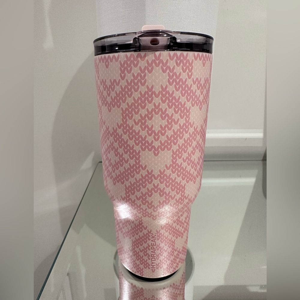 NWT Hydrapeak Pink Heart Knit Patterned Tumbler